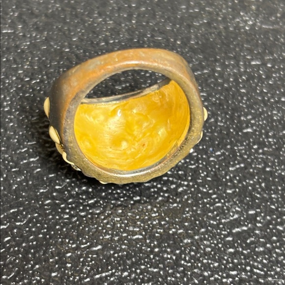 Elegant Gold and Black Floral Ring - Picture 6 of 8